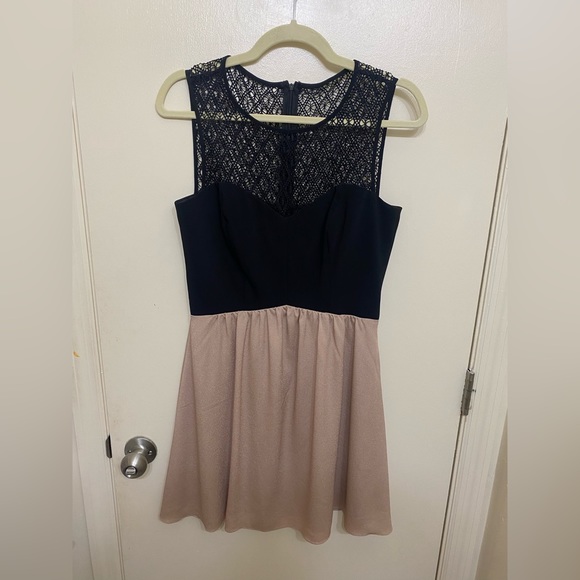 Stunning Cocktail Dress with Black Lace Top and Tan bottom - Gianni Bini - Picture 1 of 4